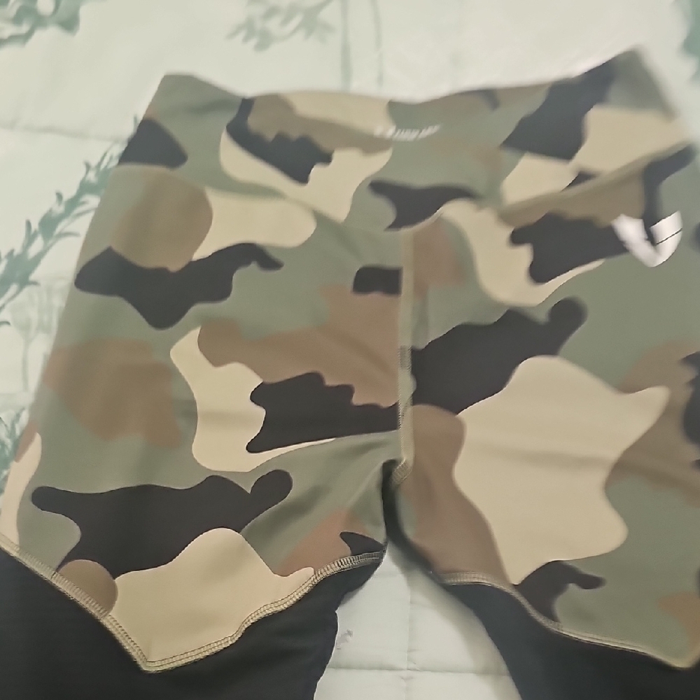 Camouflage Leggings for Women - Picture 4 of 5